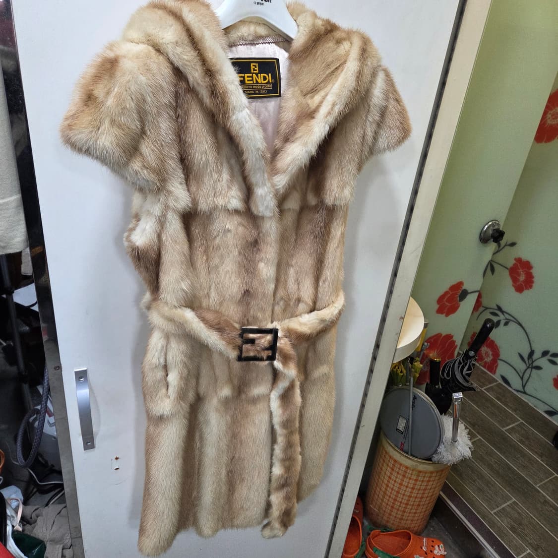 펜디 밍크 후드 롱 베스트 상품이미지1