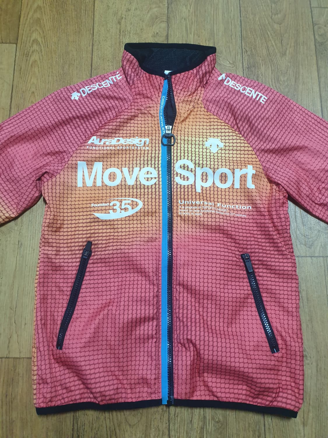 1148 데상트 바람막이 90 사이즈입니다 상품이미지1