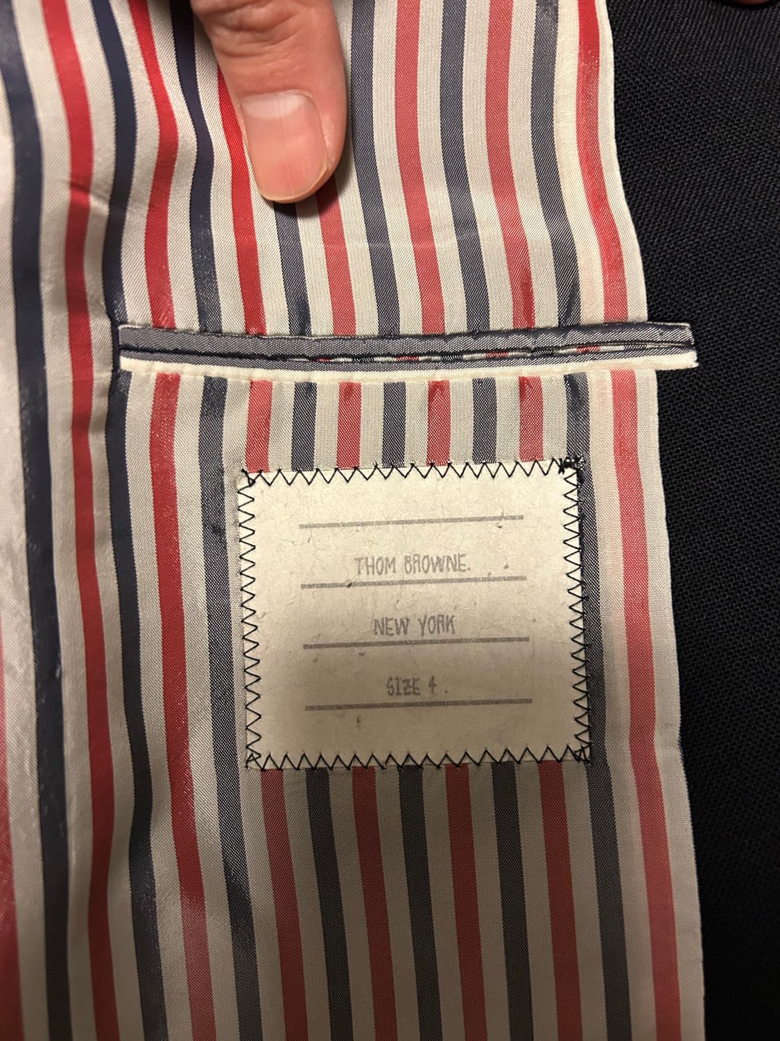 톰브라운 금장 네이비 블레이저/슬랙스 판매. 상품이미지5