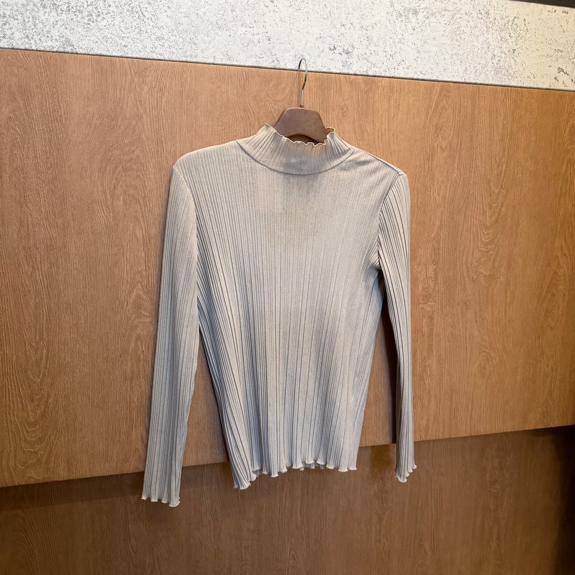 빈티지 하이넥 플리츠 블라우스 하프 스냅 버튼업 디테일 루즈핏 베이지 상품이미지2