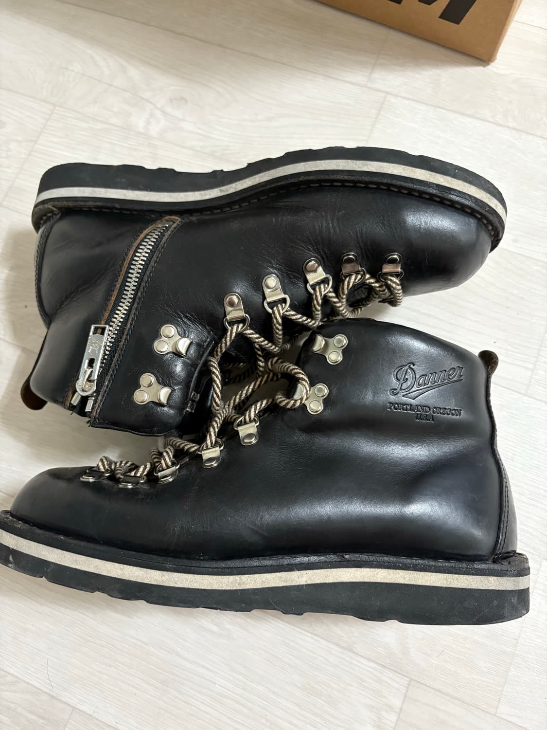 대너 x 마스터마인드 하이킹 부츠 상품이미지2