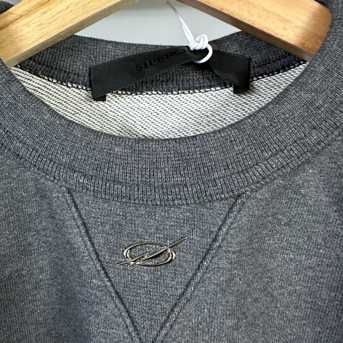 51퍼센트 크롭 맨투맨 차콜 상품이미지2