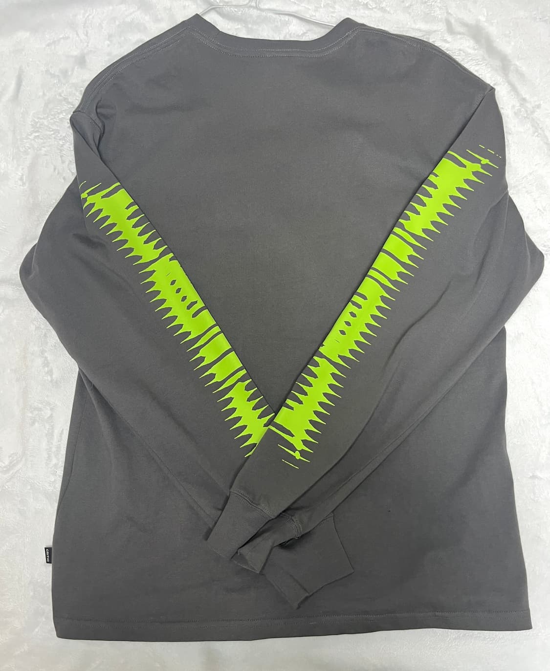 크리틱x에일리언 콜라보 긴팔 티셔츠 M  상품이미지3