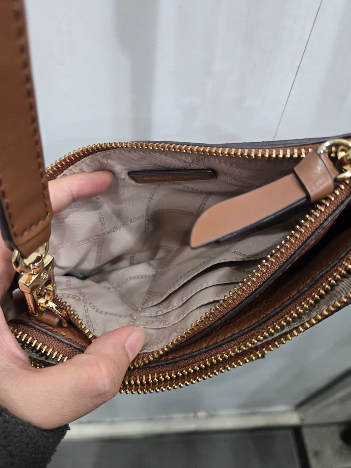MICHAEL KORS 마이클코어스 크로스백! 투지퍼 크로스백~ 상품이미지10