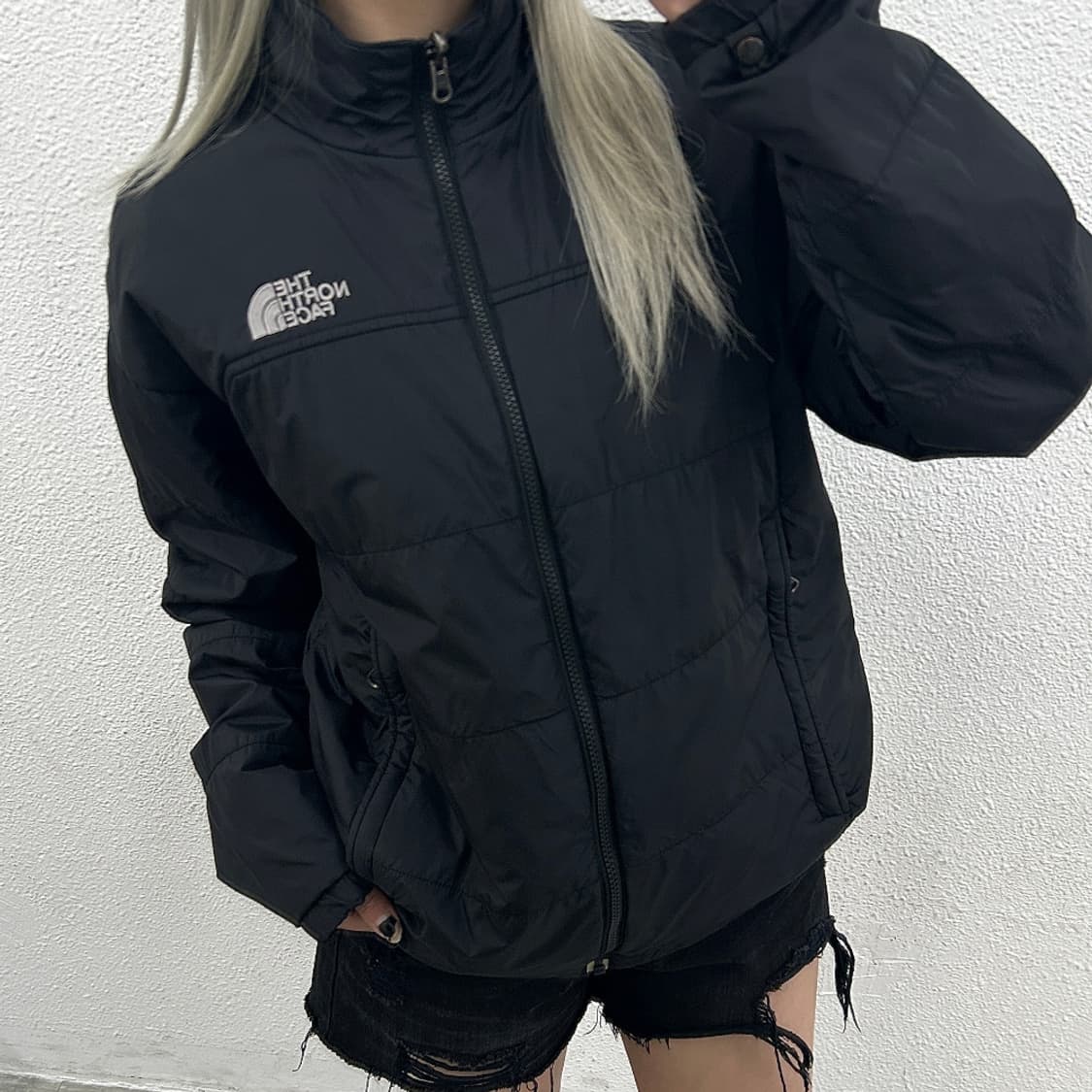 노스페이스 블랙 경량 패딩 100 상품이미지2