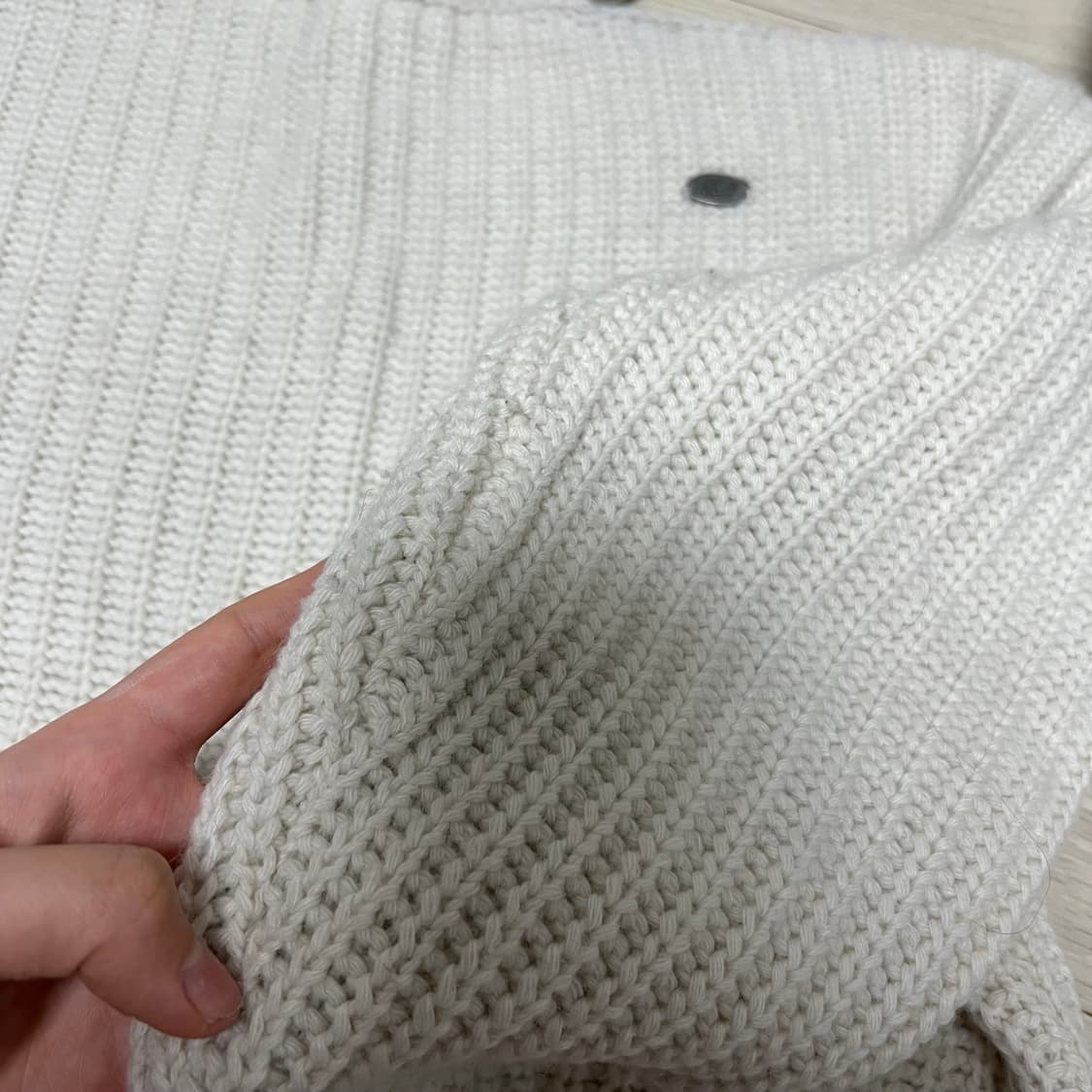 보헤미안서울 컷아웃 루즈핏 니트 크림 상품이미지3