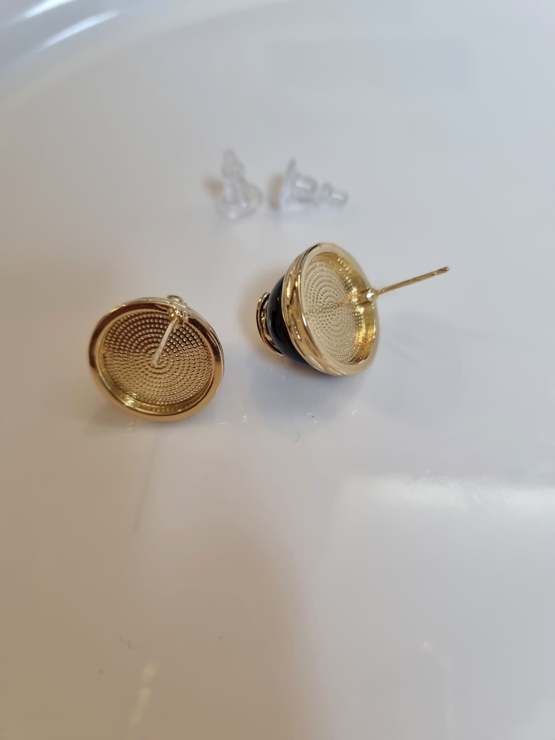 비비안웨스트우드 업사이클링 블랙 엔틱 단추 귀걸이 상품이미지5