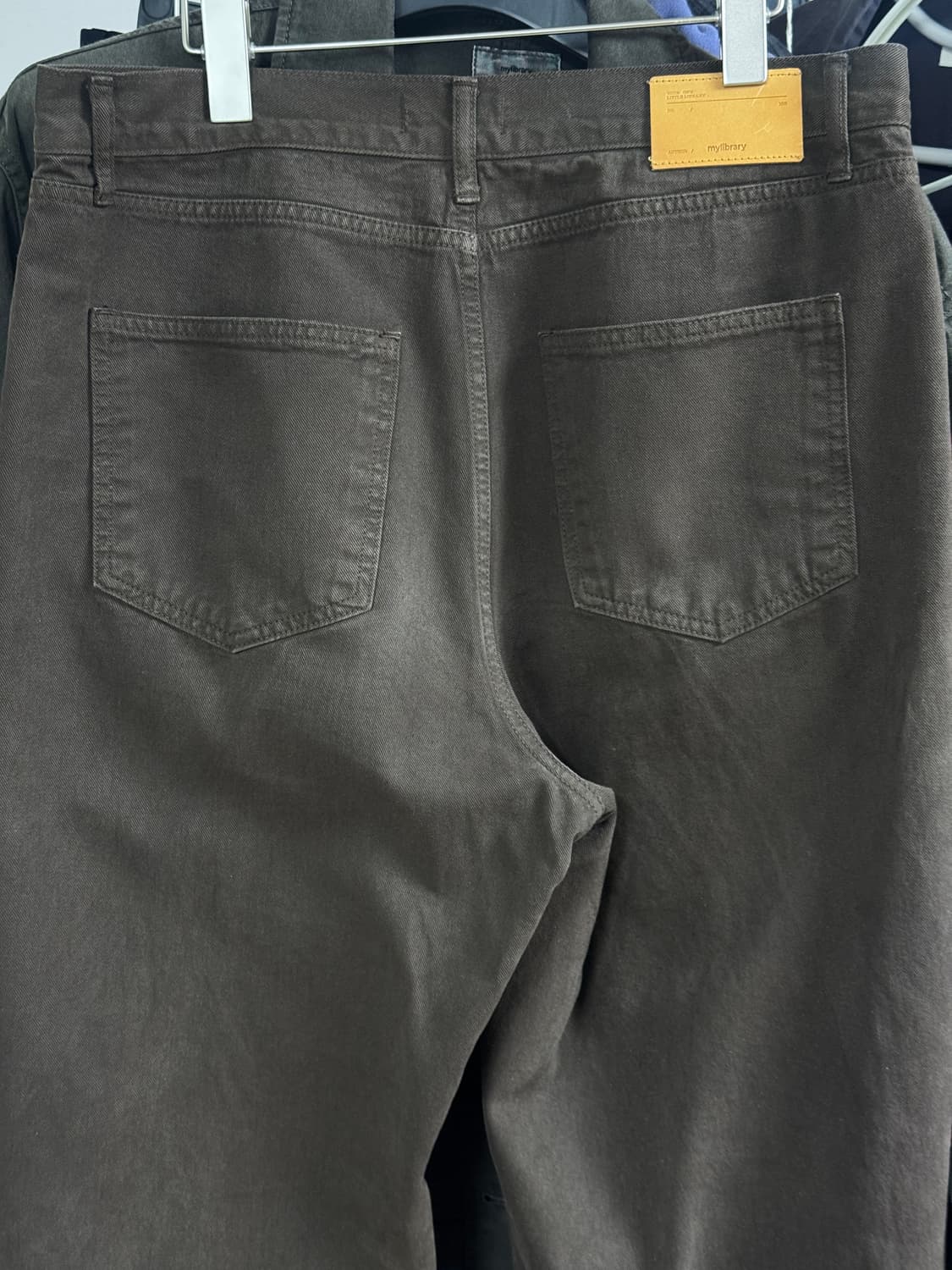 [L] 마이라이브러리 104 가먼드 다이드 팬츠 다크브라운 상품이미지3