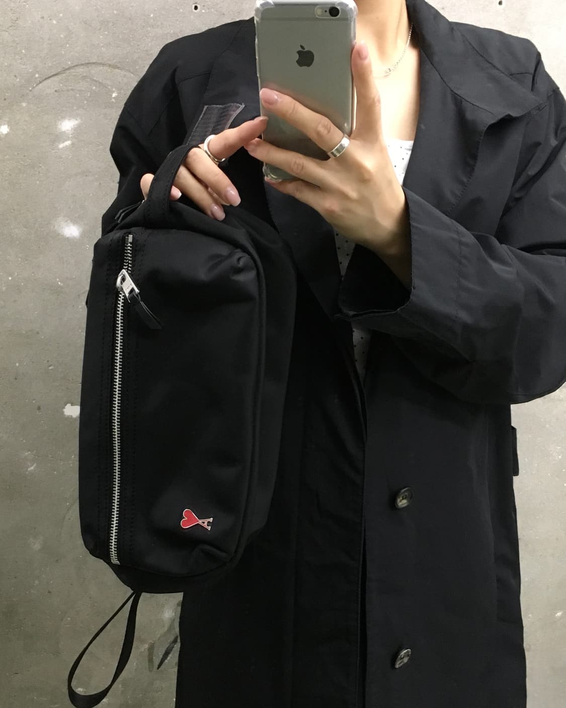 AMI 아미 블랙 하트로고 토트백 상품이미지1