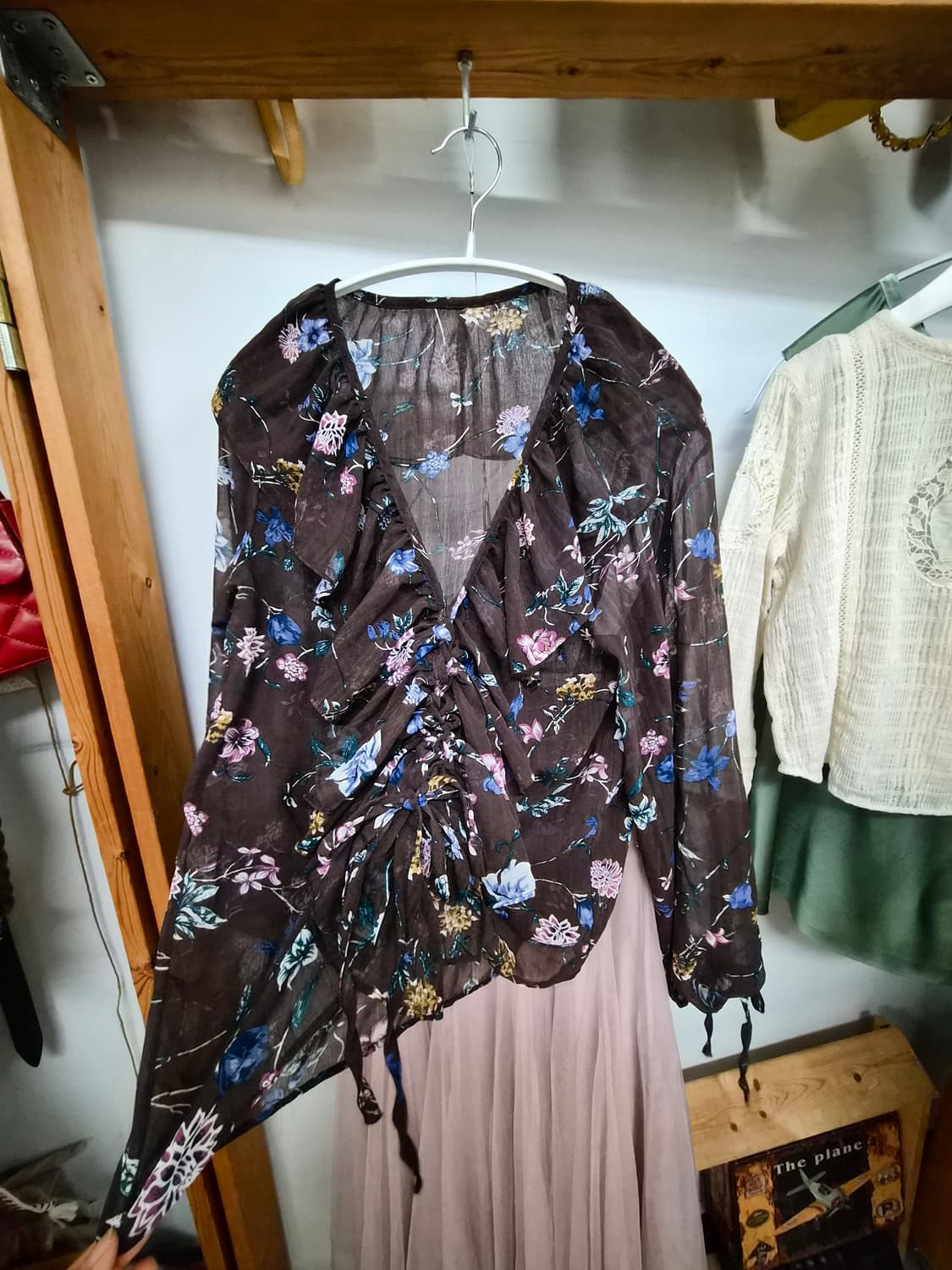 셔링 프릴 블라우스. snidel 레이스 린넨 치마반바지 상품이미지3