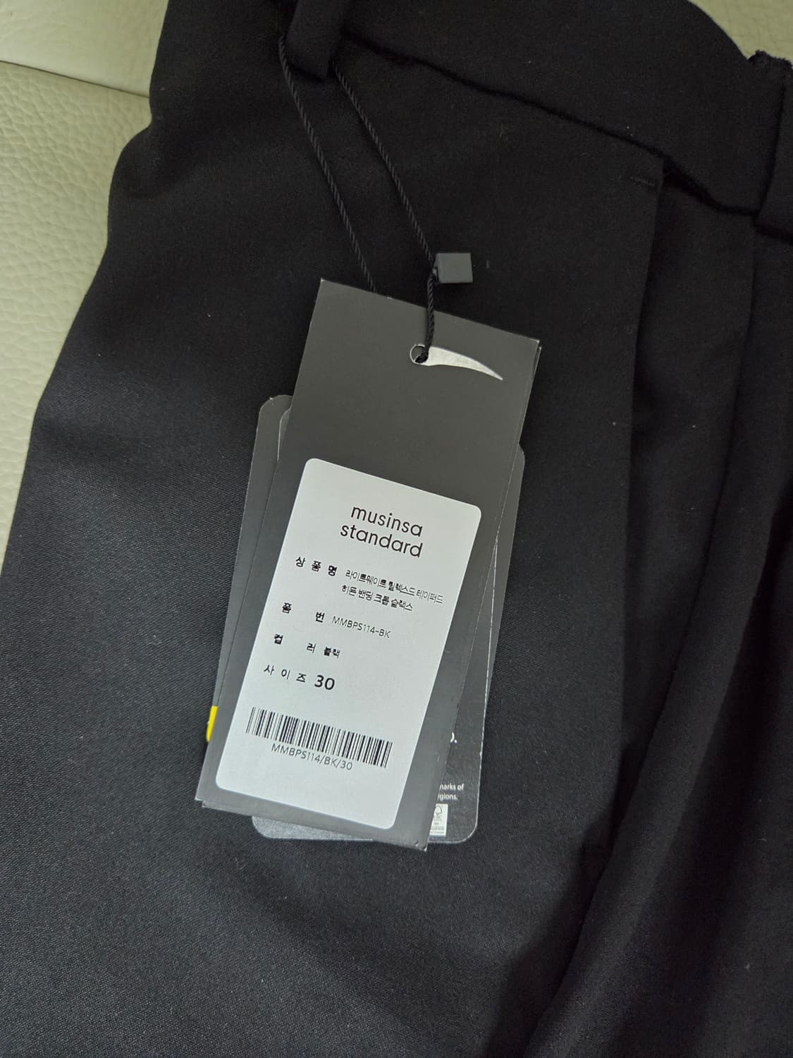 무신사스탠다드 라이트웨이트 릴렉스드 테이퍼드 히든 밴딩 크롭 슬랙스 블랙 상품이미지4