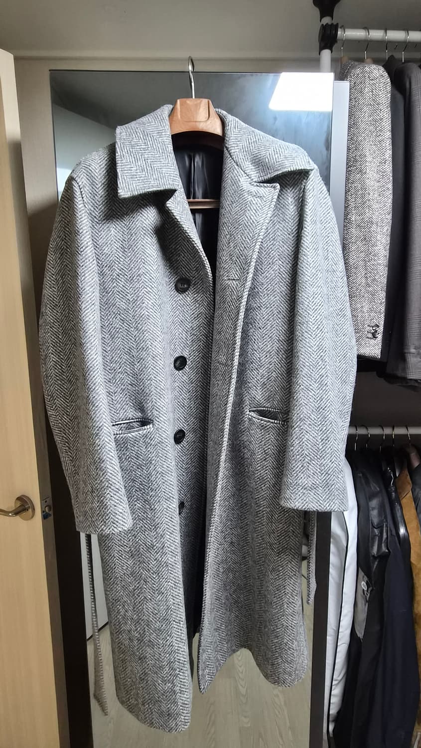 23fw) 솔리드옴므 헤링본 런웨이 코트 상품이미지1