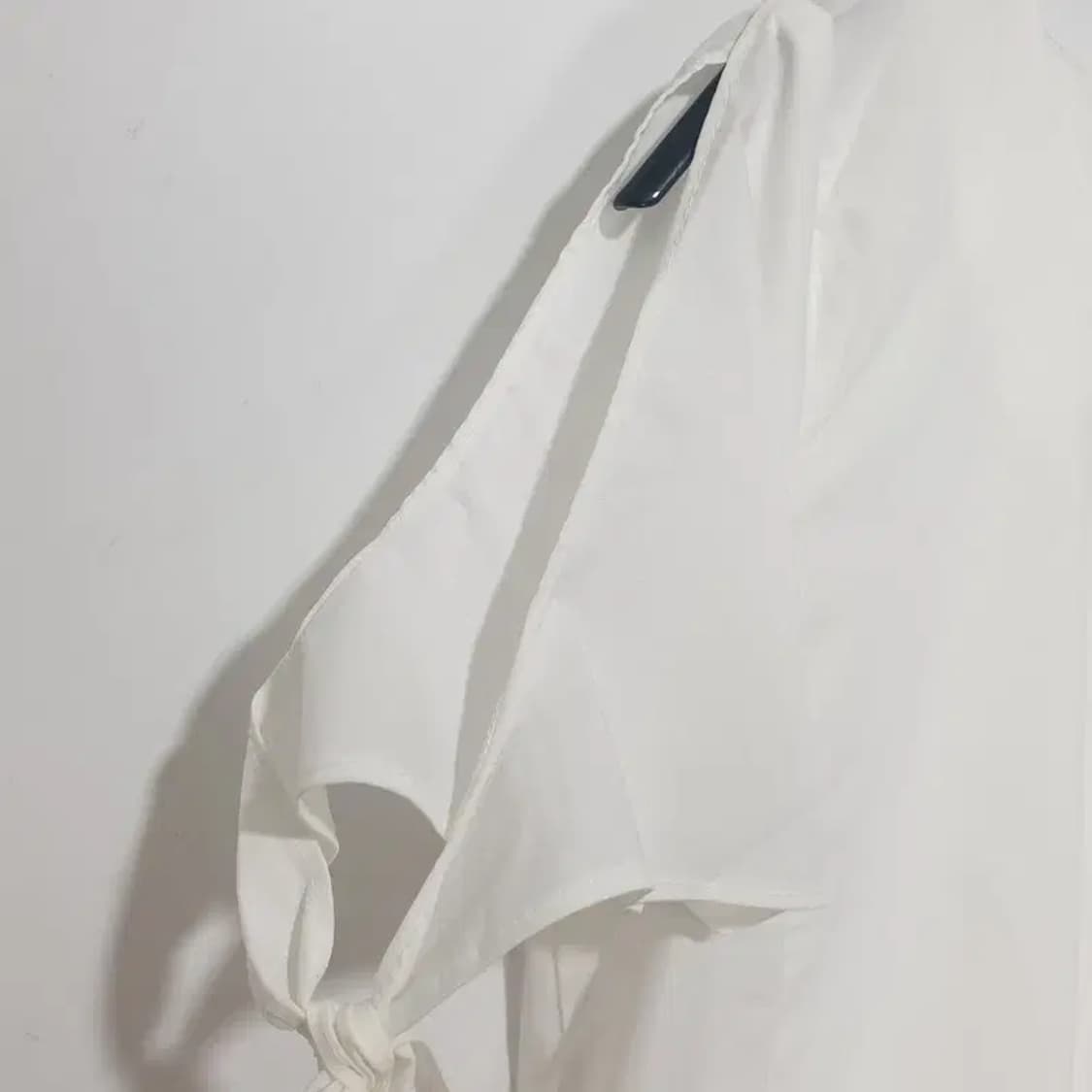 플라스틱 아일랜드 블라우스 M_S0240 상품이미지3