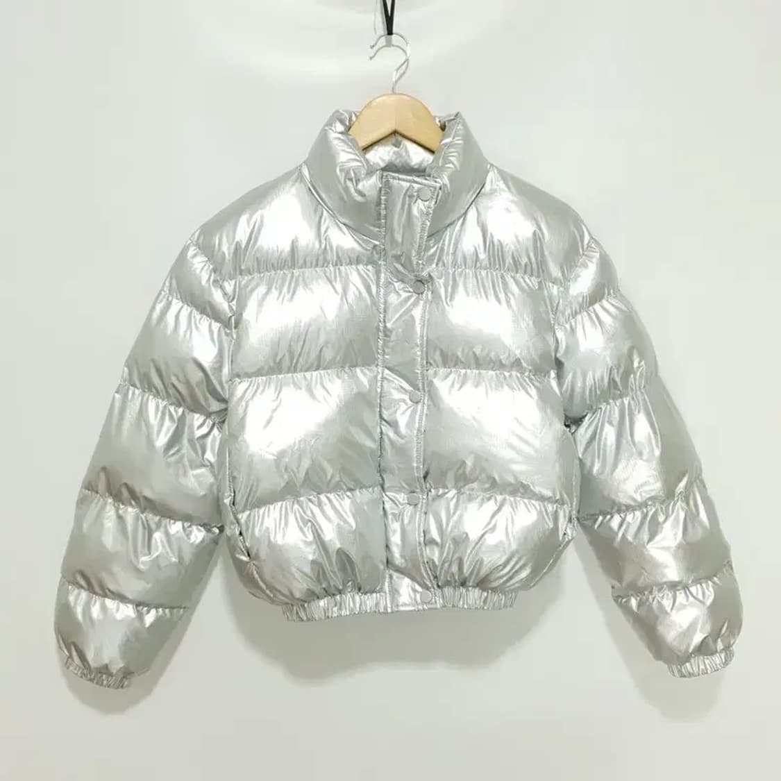 여성 실버 메탈 유광 숏 패딩 F_W0087 상품이미지1