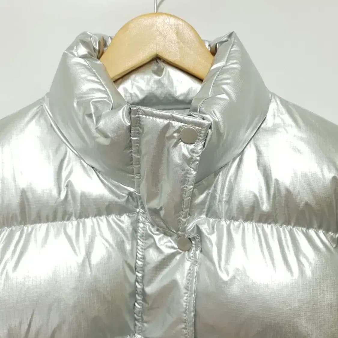여성 실버 메탈 유광 숏 패딩 F_W0087 상품이미지2