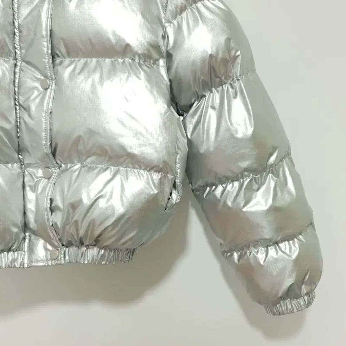 여성 실버 메탈 유광 숏 패딩 F_W0087 상품이미지3