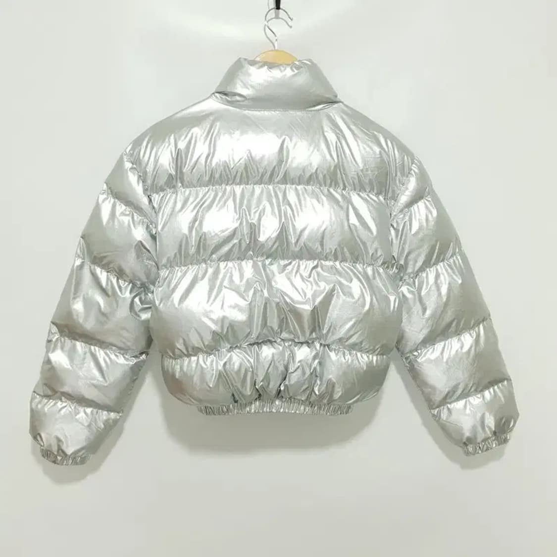 여성 실버 메탈 유광 숏 패딩 F_W0087 상품이미지4