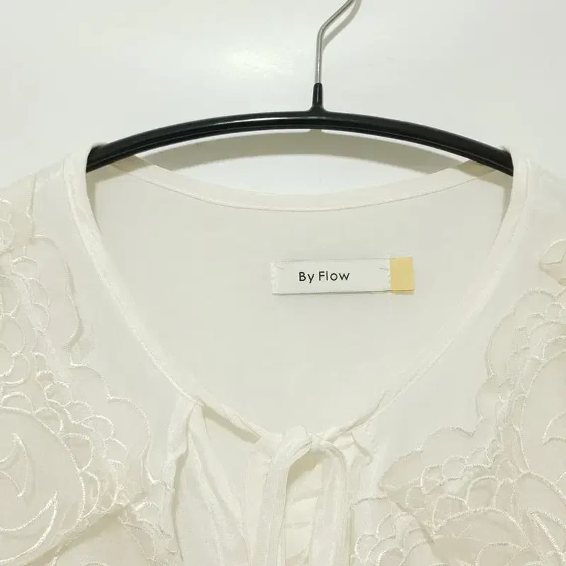 바이 플로우 레이스 카라 새틴 블라우스 F_M0370 상품이미지2