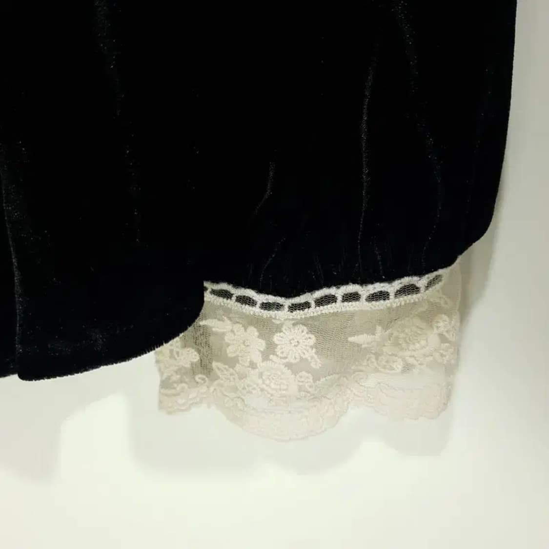 로미스토리 벨벳 블라우스 R2_M0573 상품이미지6