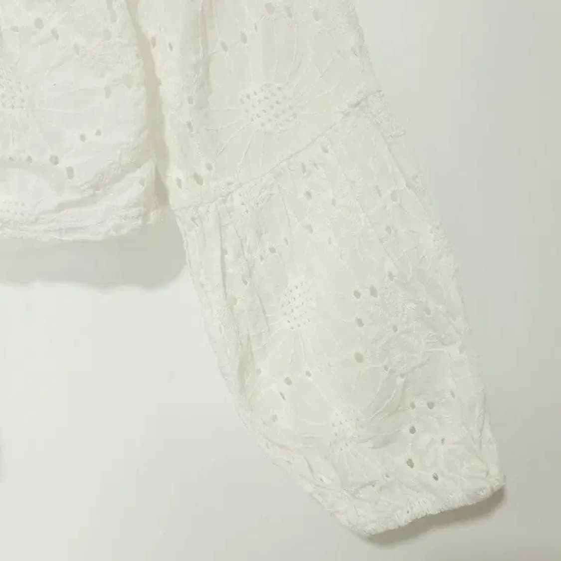 크롭 펀칭 블라우스 F_S0813 상품이미지4