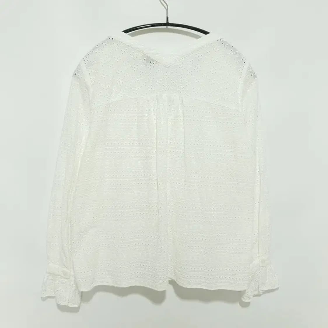 아틀리에 나인 펀칭 블라우스 F_M1004 상품이미지4