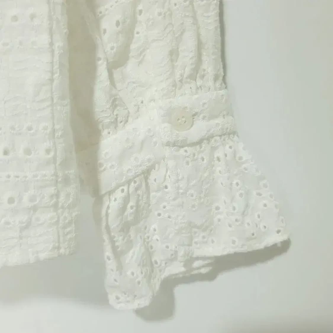 아틀리에 나인 펀칭 블라우스 F_M1004 상품이미지5