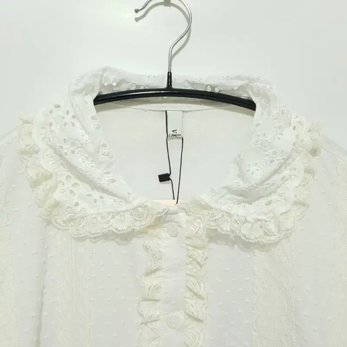 임블리 펀칭 레이스 블라우스 F_M1005 상품이미지2