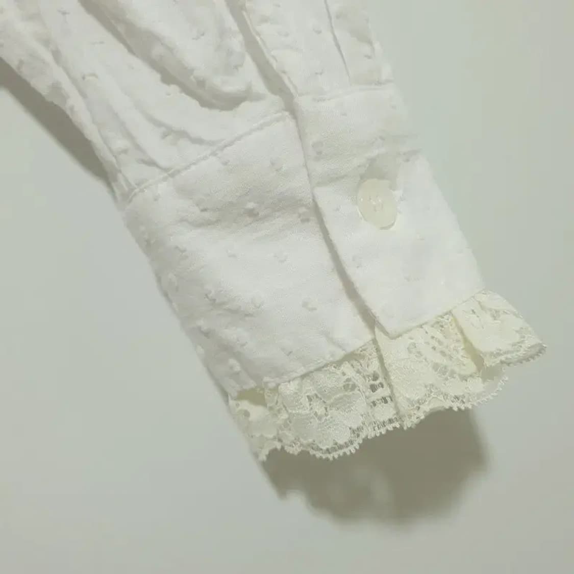 임블리 펀칭 레이스 블라우스 F_M1005 상품이미지6