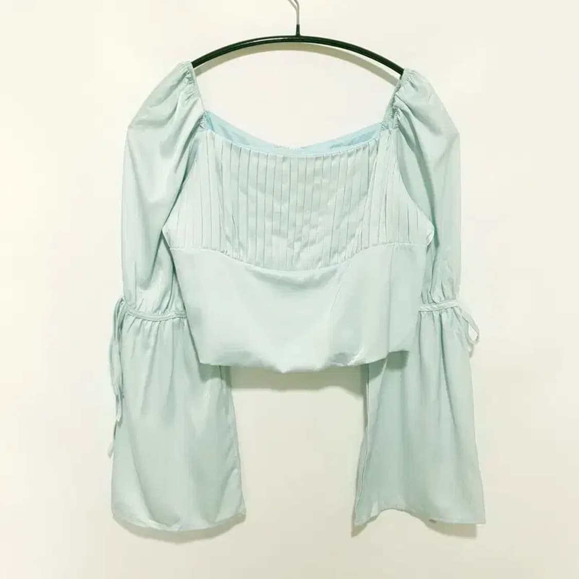 새틴 크롭 블라우스 F_M1006 상품이미지1