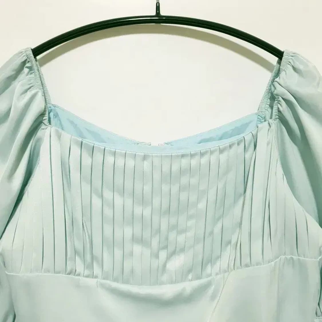 새틴 크롭 블라우스 F_M1006 상품이미지2