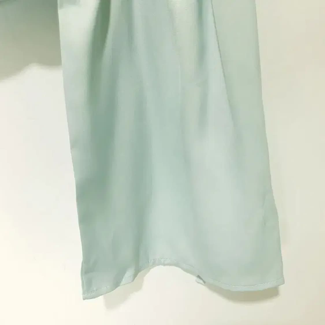 새틴 크롭 블라우스 F_M1006 상품이미지4