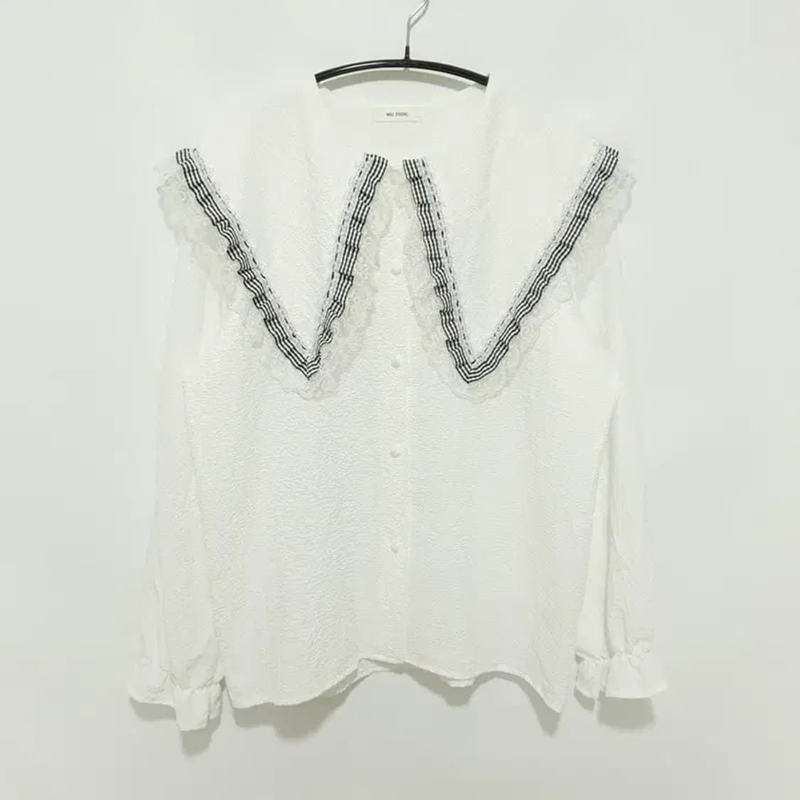 밀 스튜디오 빅카라 프릴 블라우스 F_M1090 상품이미지1