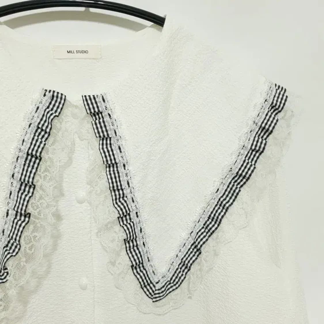 밀 스튜디오 빅카라 프릴 블라우스 F_M1090 상품이미지2