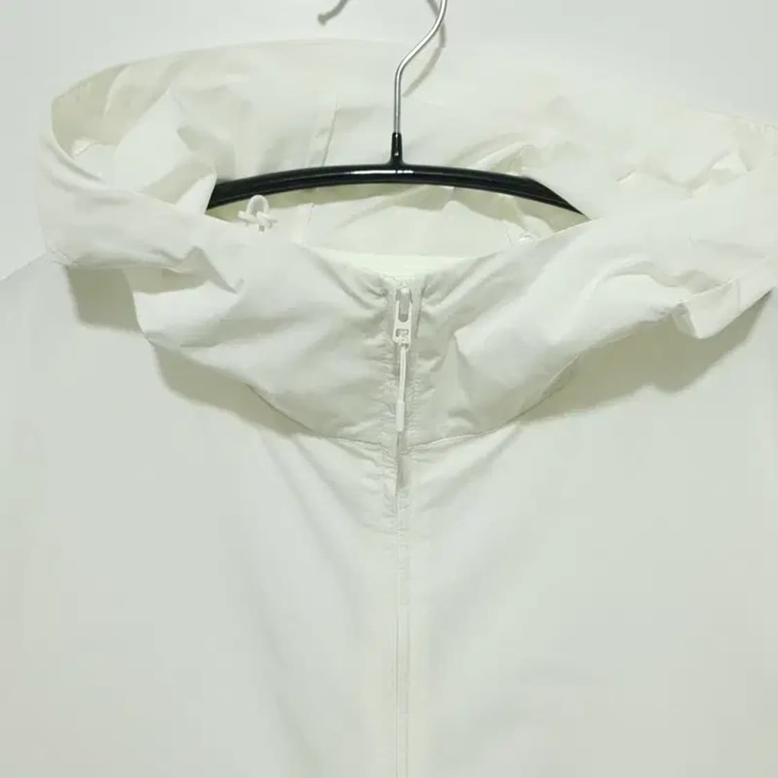 유니클로 여성 포케터블 UV 바람막이 자켓 L_M1348 상품이미지2