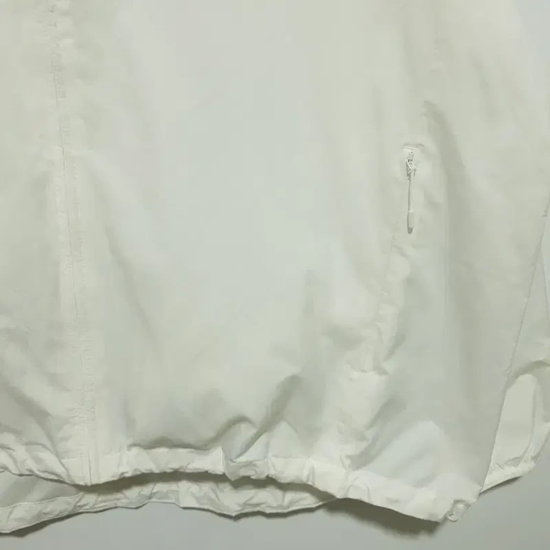 유니클로 여성 포케터블 UV 바람막이 자켓 L_M1348 상품이미지3