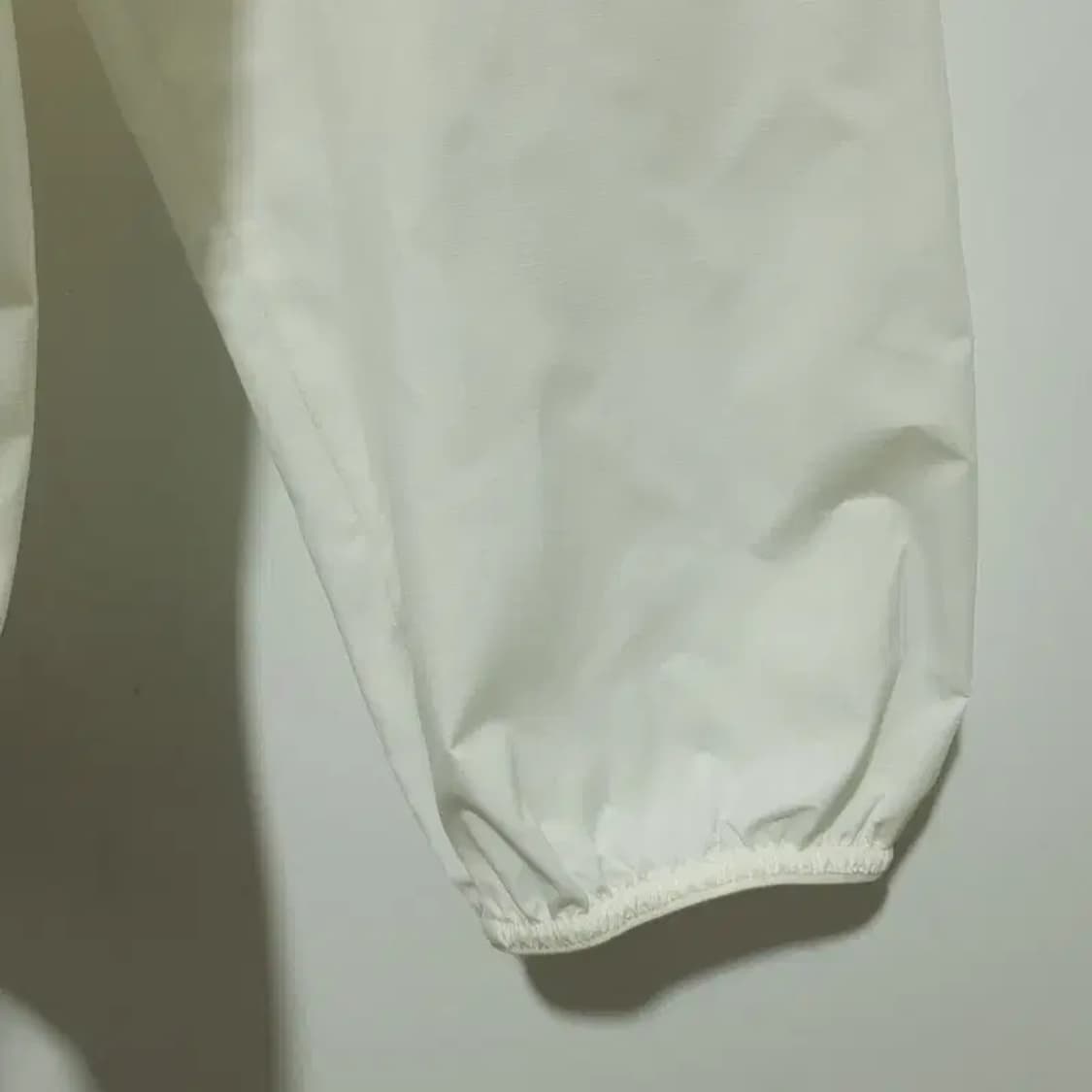 유니클로 여성 포케터블 UV 바람막이 자켓 L_M1348 상품이미지4