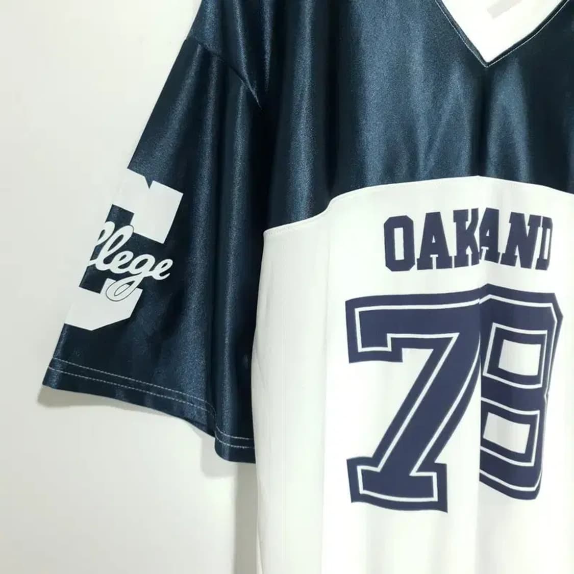 브이넥 새틴 배색 블록 코어 반팔 F_S1297 상품이미지3