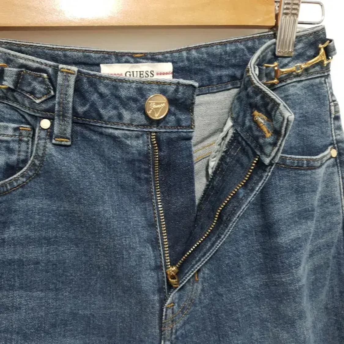 게스 여성 금속장식 D톤 플레어 부츠컷 데님 팬츠 25_M1630 상품이미지6