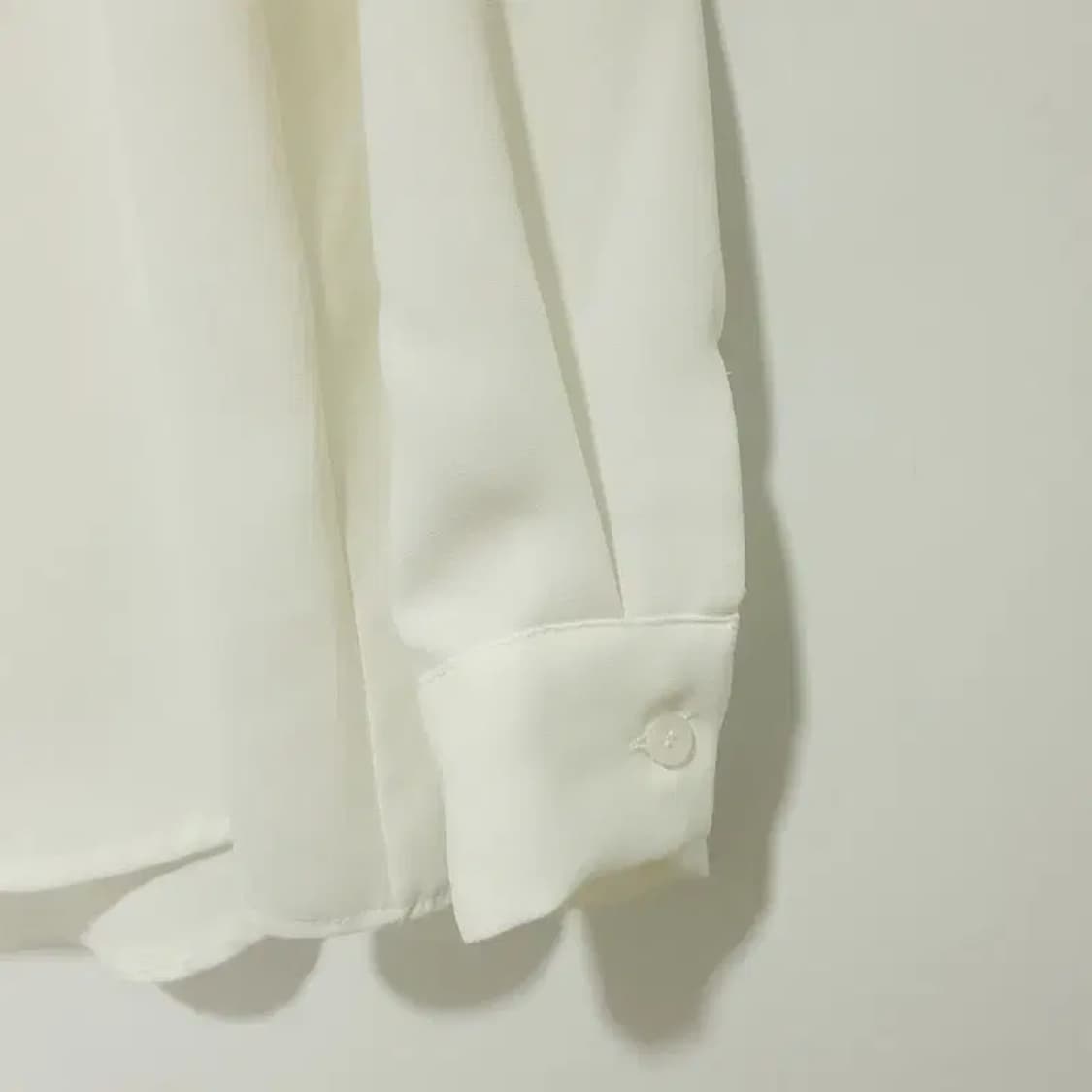 베니토 노카라 브이넥 블라우스 F_M1668 상품이미지4