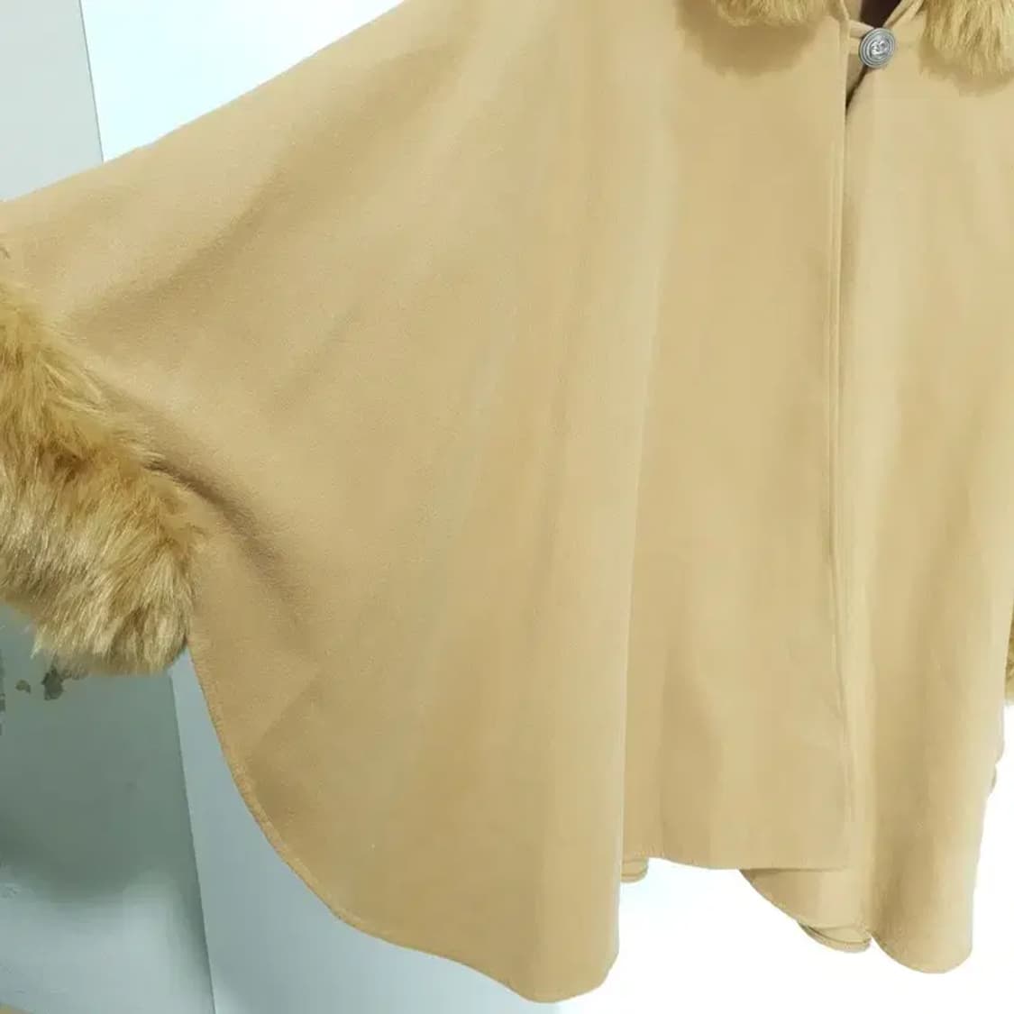 퍼 케이프 코트 F_W0399 상품이미지3