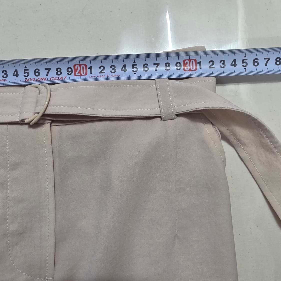 1110 온앤온 스티치포인트 H라인 앞슬릿 뒷밴딩 스커트 상품이미지3