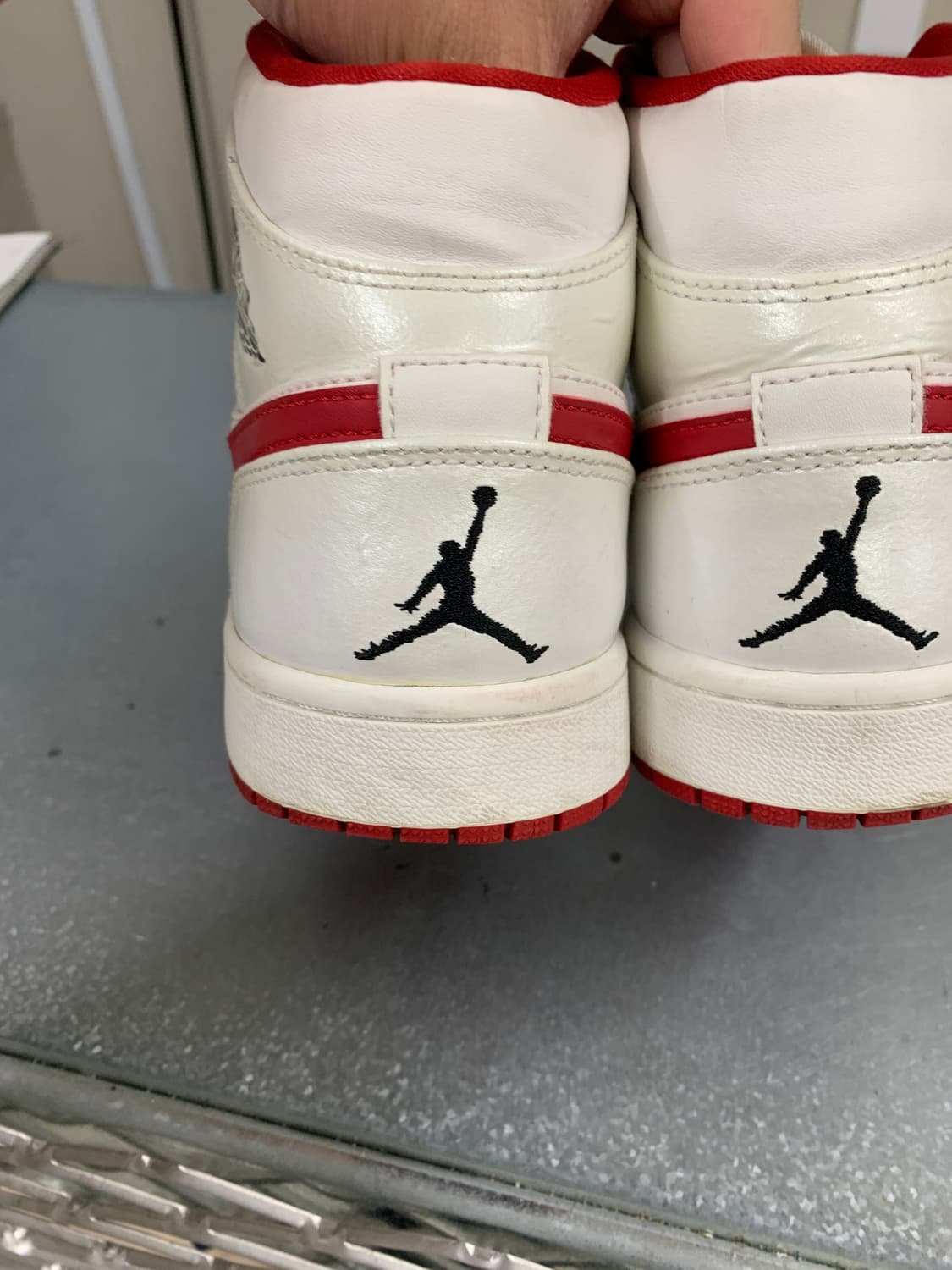 나이키 에어 조던 1 미드 화이트 짐 레드 270 상품이미지6