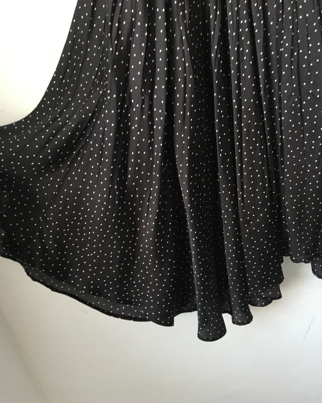 Dot pattern unbalanced pleats skirt 상품이미지2