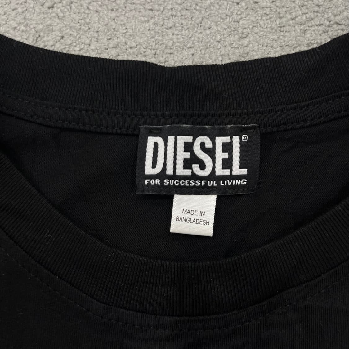 L 디젤 23SS 웨이브 로고 그래픽 티셔츠 상품이미지4