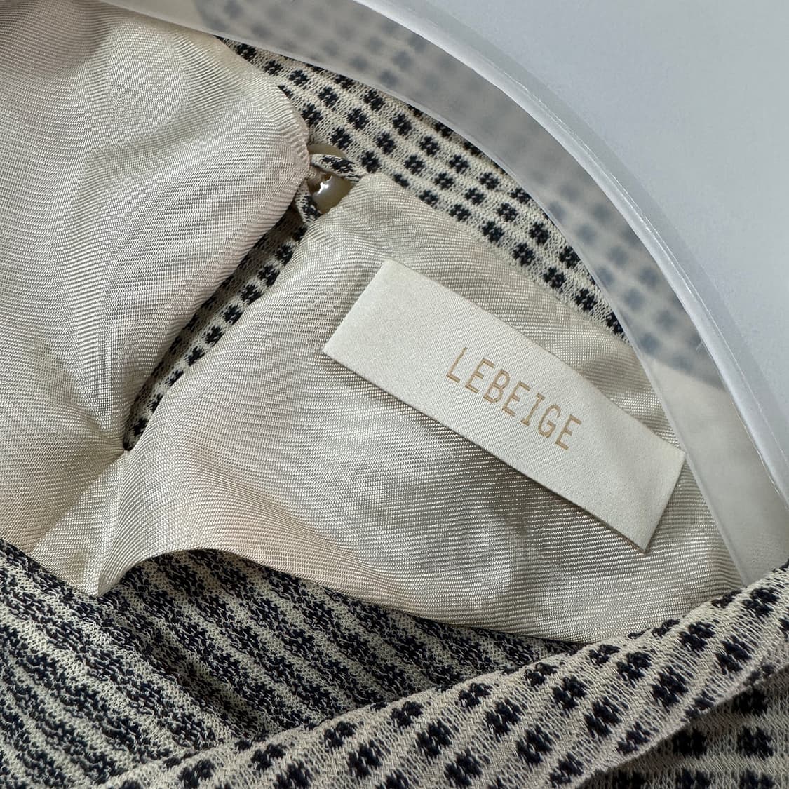 르베이지 노트 디테일 티블라우스 상품이미지2