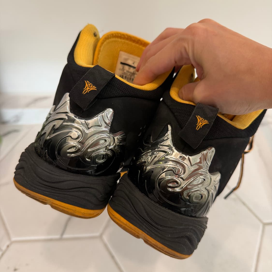 NIKE 나이키 에어조던 옐로 M10 블랙 아토믹망고 260 상품이미지3