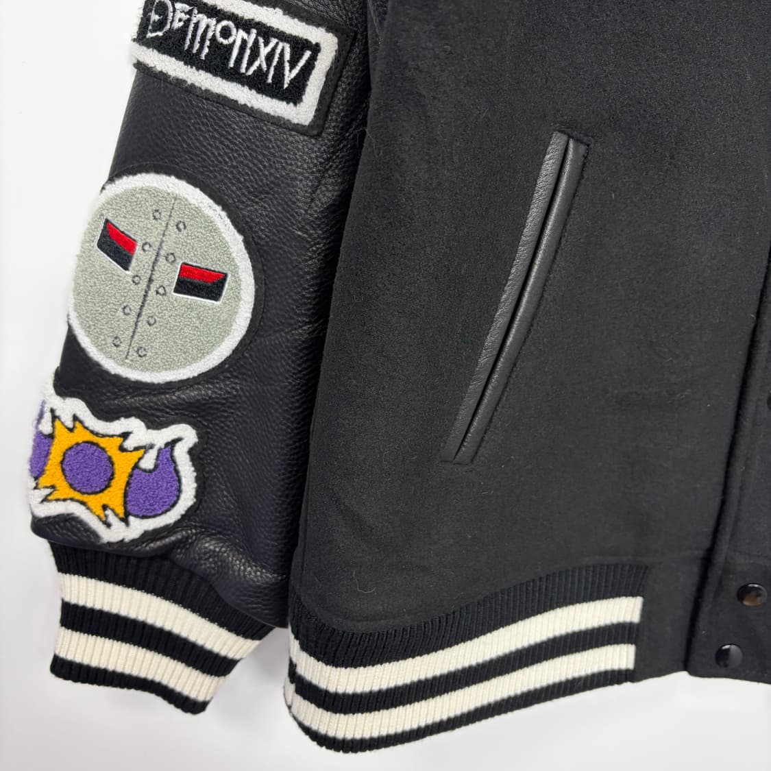 근육맨 작가 일러스트 가죽 바시티 자켓 상품이미지6