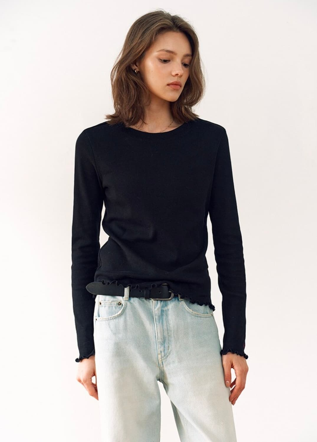 ANDYOU 앤유 헤닝 베이직 티셔츠 블랙 소매 프릴 긴팔티 상품이미지3