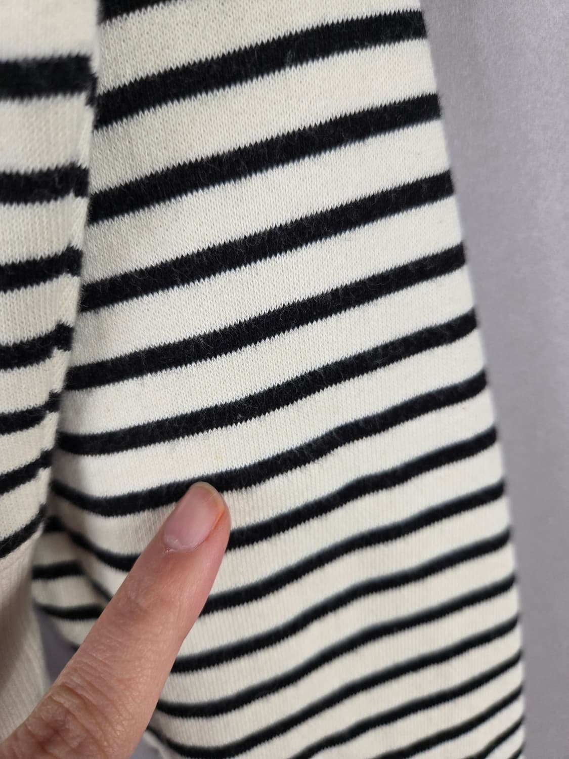 [무료배송]게스 F 여성 스트라이프 반집업 숏 스웨트 맨투맨 티셔츠 상품이미지9