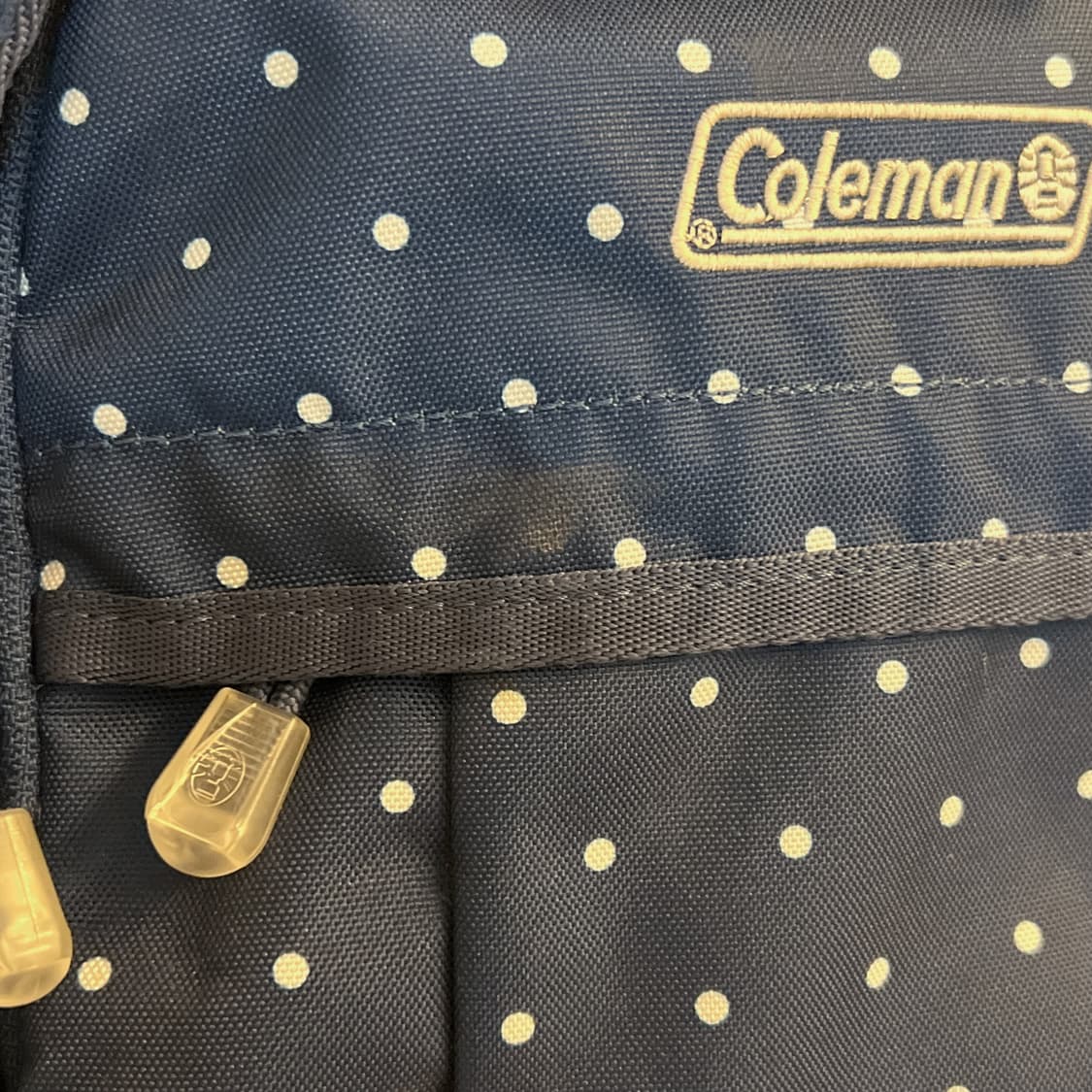 콜맨 네이비 도트 백팩 상품이미지2